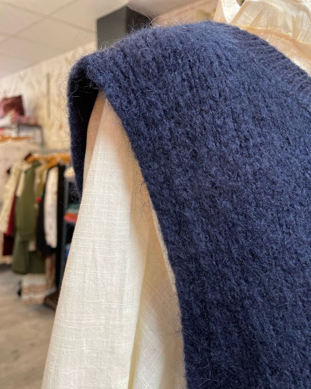 Pull sans manches à col V côtelé