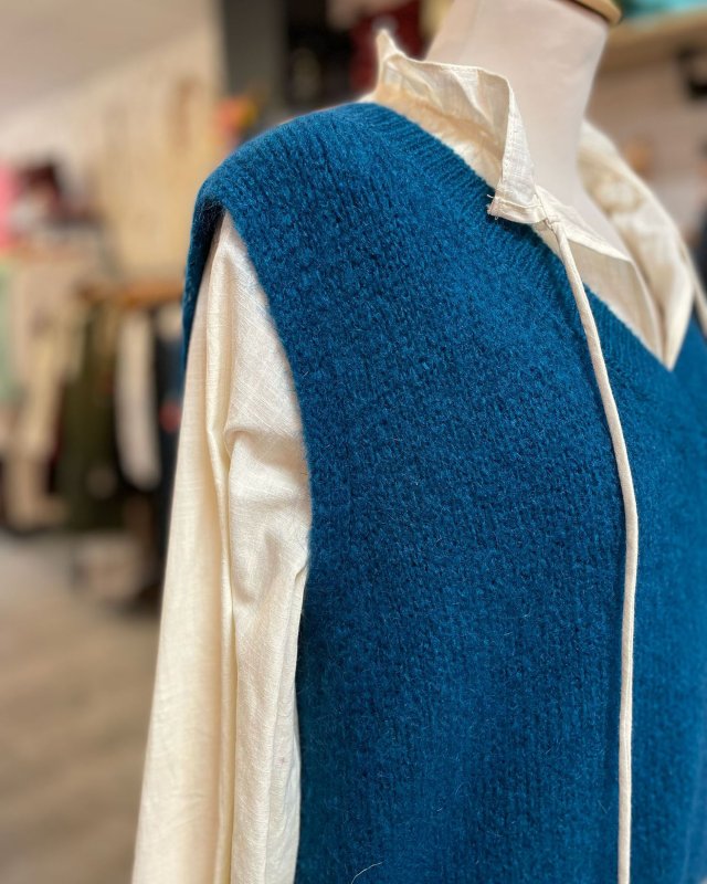 Pull sans manches à col V côtelé