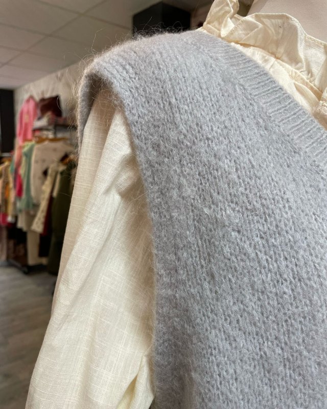 Pull sans manches à col V côtelé