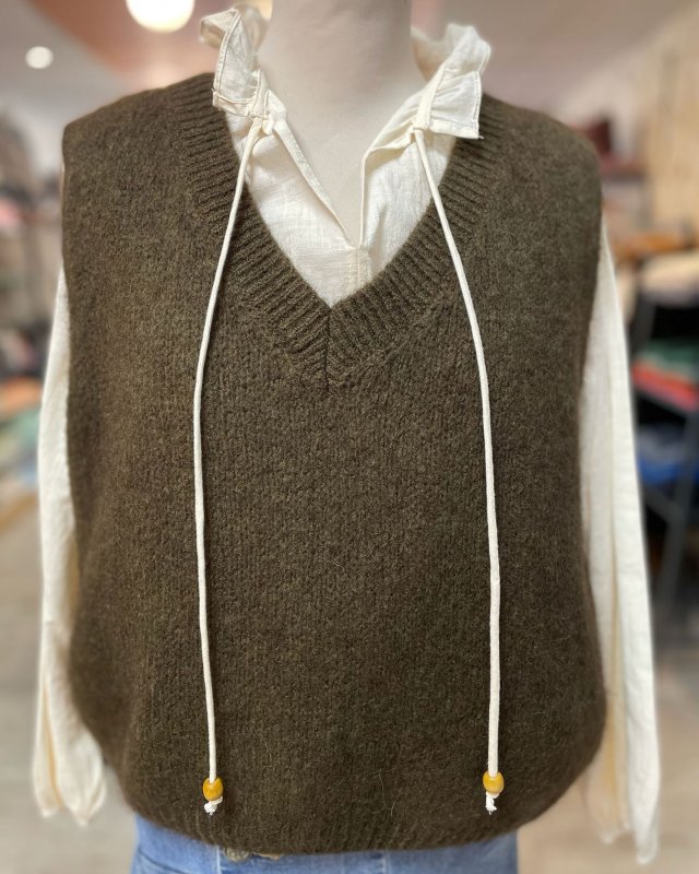 Pull sans manches à col V côtelé