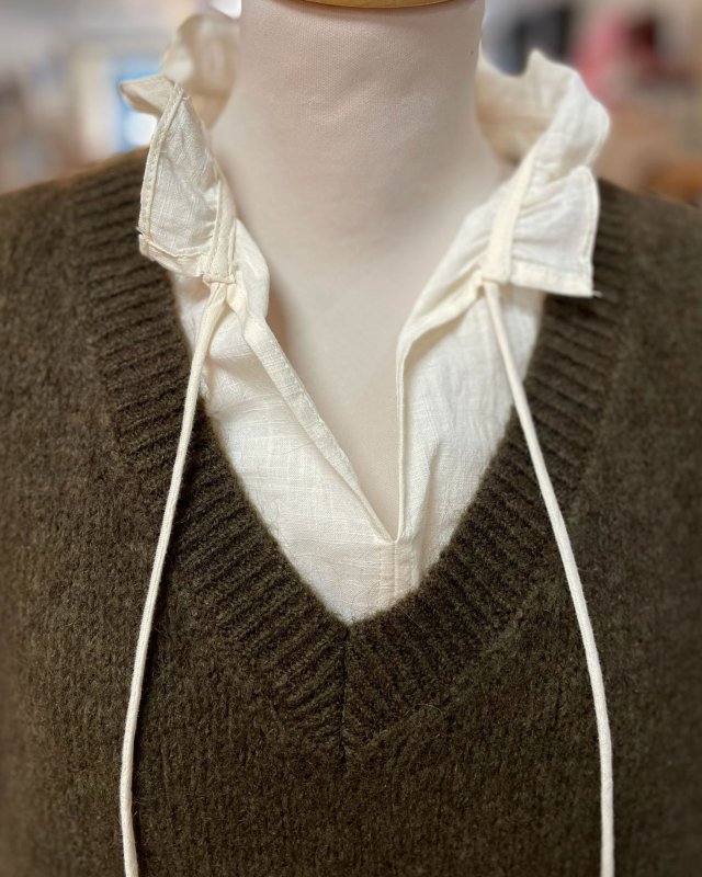 Pull sans manches à col V côtelé