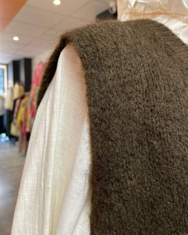 Pull sans manches à col V côtelé