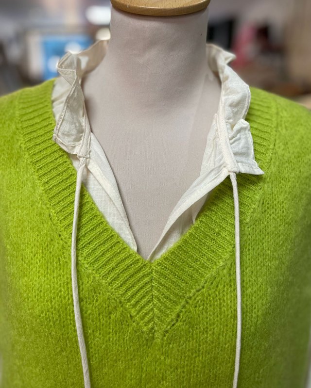 Pull sans manches à col V côtelé