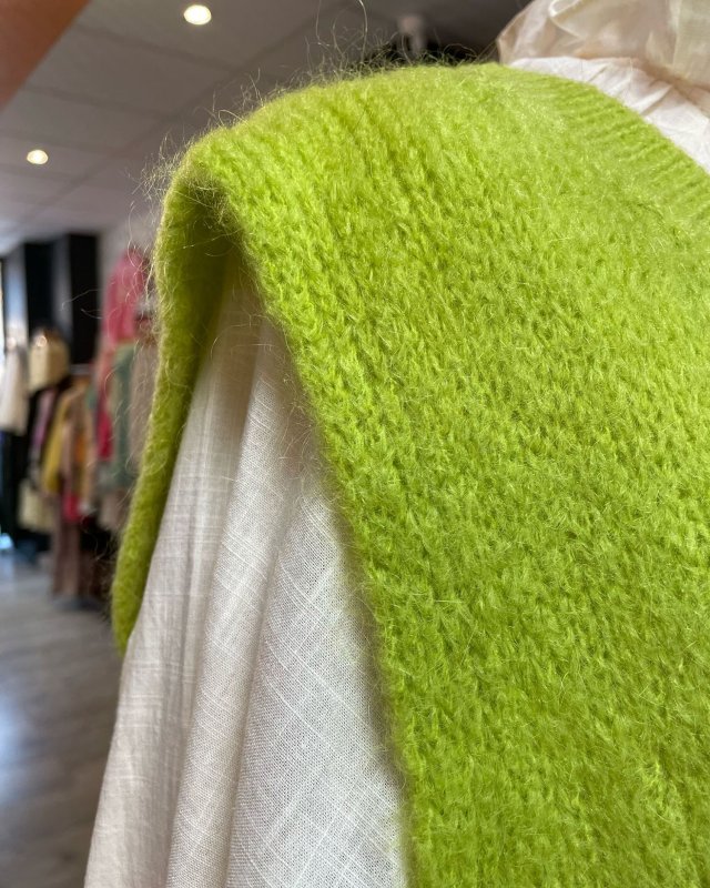 Pull sans manches à col V côtelé