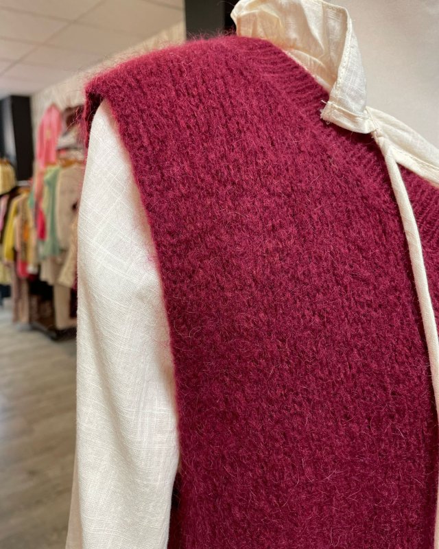 Pull sans manches à col V côtelé