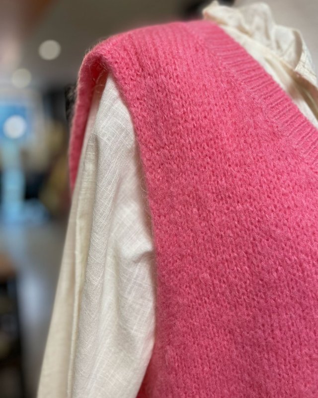 Pull sans manches à col V côtelé