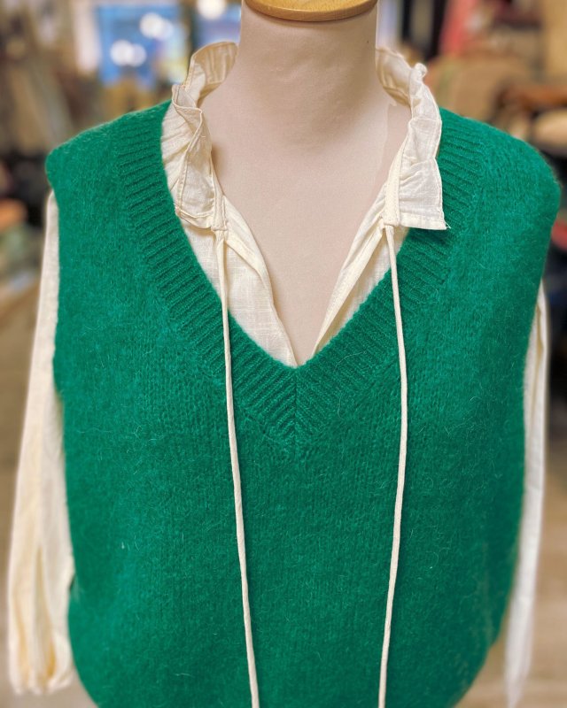 Pull sans manches à col V côtelé