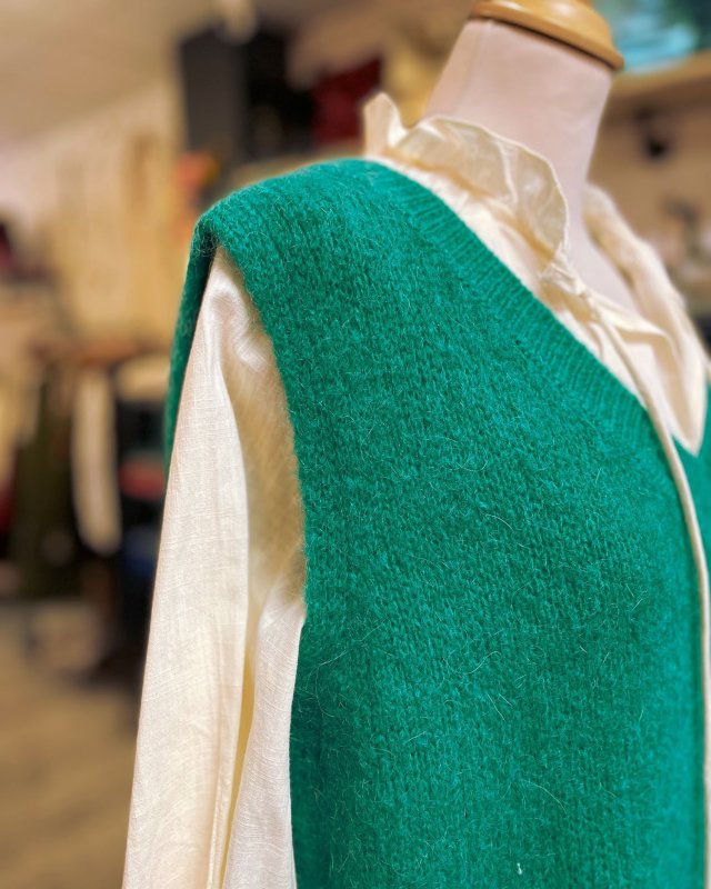 Pull sans manches à col V côtelé