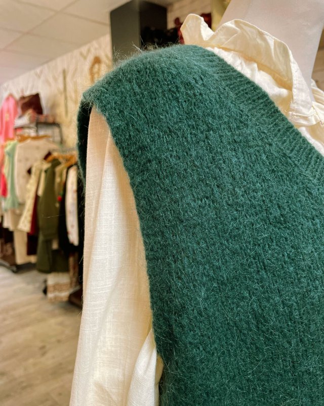 Pull sans manches à col V côtelé