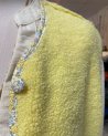 Gilet en moumoute jaune et finitions liberty