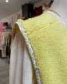 Gilet en moumoute jaune et finitions liberty