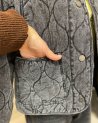 Veste matelassée grise à surpiqûres ondulées