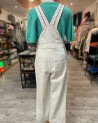 Salopette beige avec une broderie en point de croix