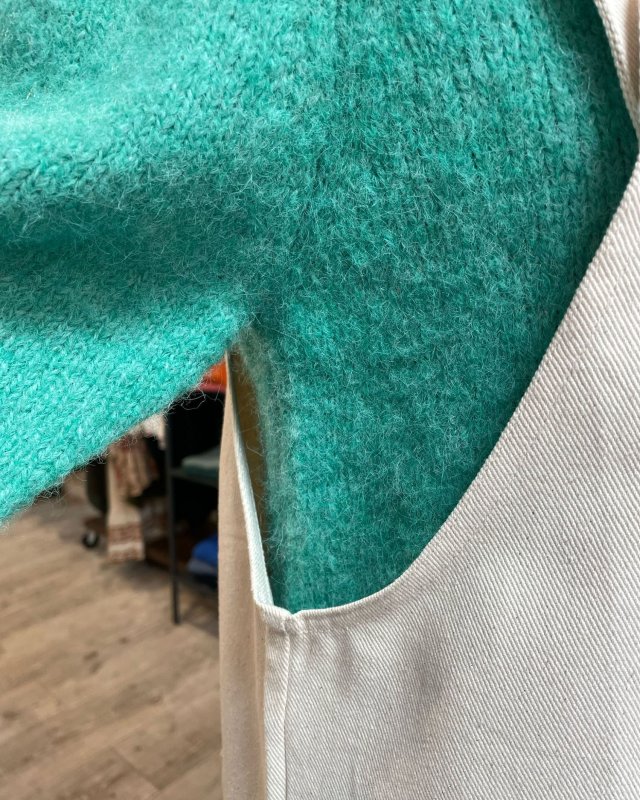 Robe salopette écrue à broderie fleurie en point de croix