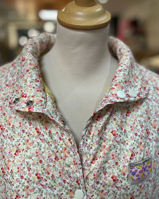 Veste réversible en moumoute jaune et tissu liberty