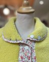 Veste réversible en moumoute jaune et tissu liberty