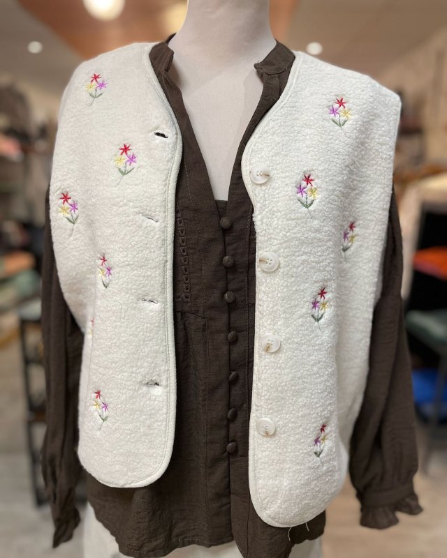 Gilet fleuri sans manches...