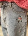 Jean droit à petites fleurs brodées