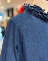 Chemise en denim à col volanté