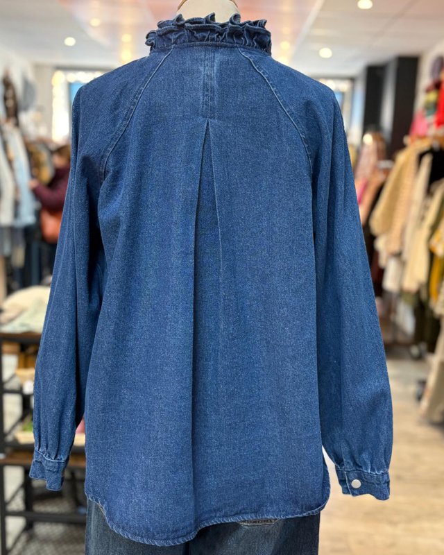 Chemise en denim à col volanté