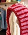 Gilet sans manches rayé rose et rouge