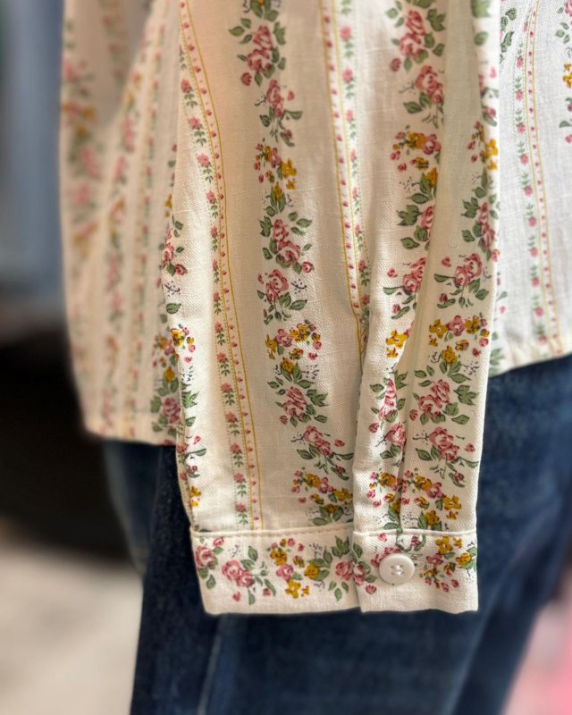 Chemisier fleuri à rayures et volants