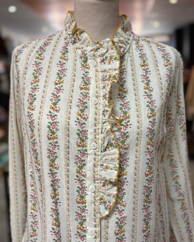 Chemisier fleuri à rayures et volants