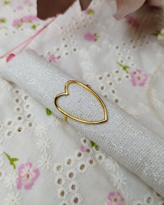 Bague ajourée en forme de...