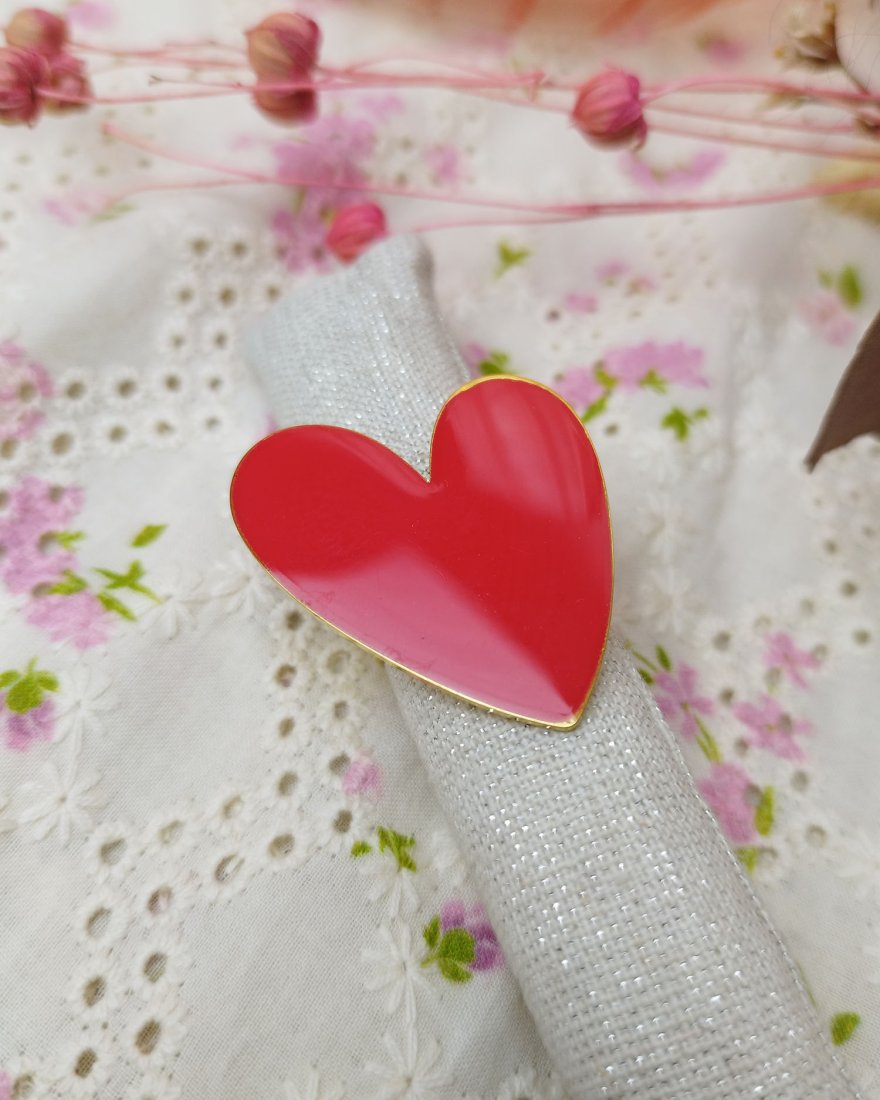 Bague dorée à gros coeur rouge