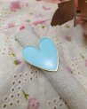 Bague dorée à gros coeur bleu pastel