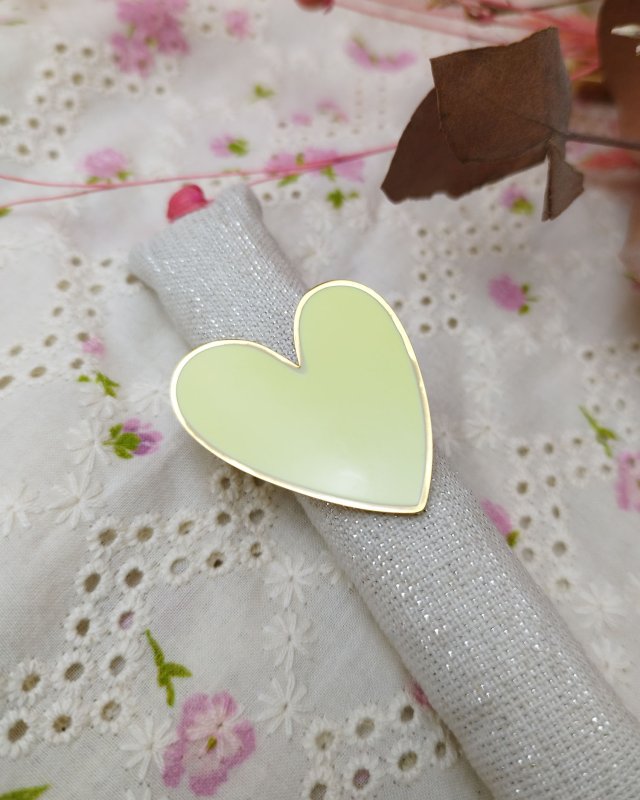 Bague dorée à gros coeur...