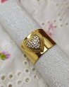 Bague large dorée avec un coeur en strass