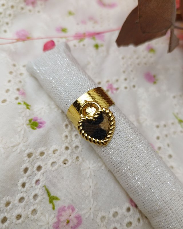 Bague dorée à pampille...