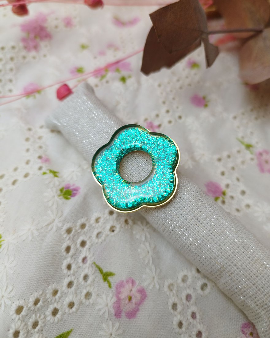 Bague dorée en forme de fleur turquoise