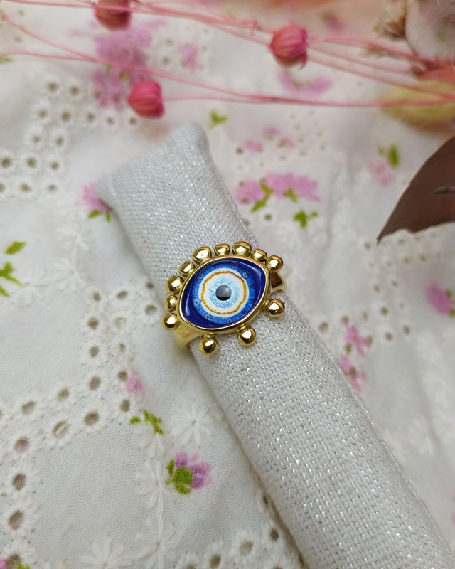 Bague dorée ornée d'un oeil...