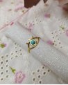 Bague dorée en forme d'oeil avec une turquoise