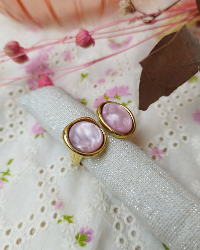 Grosse bague dorée à...