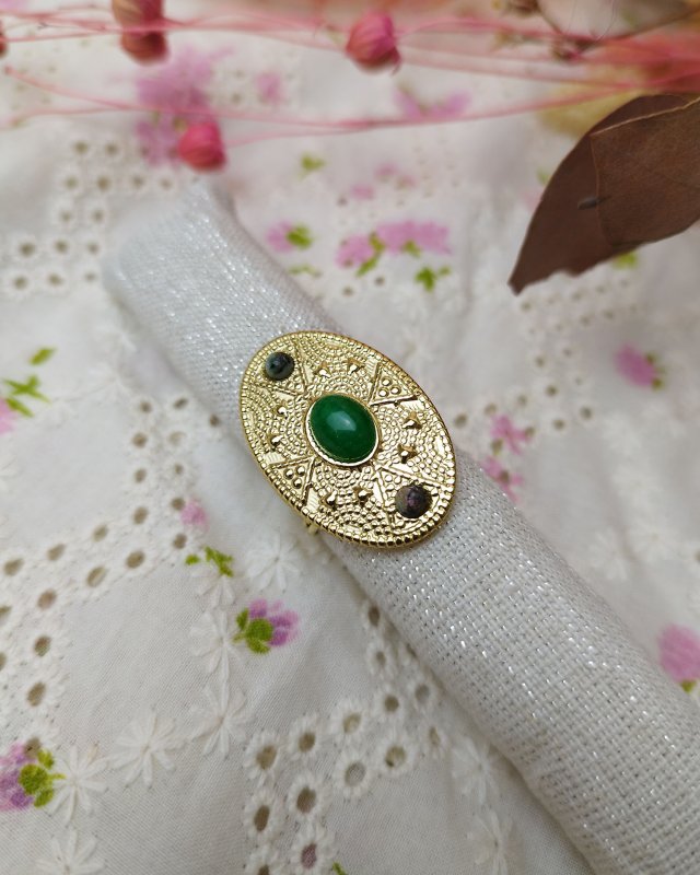 Bague ovale avec des...