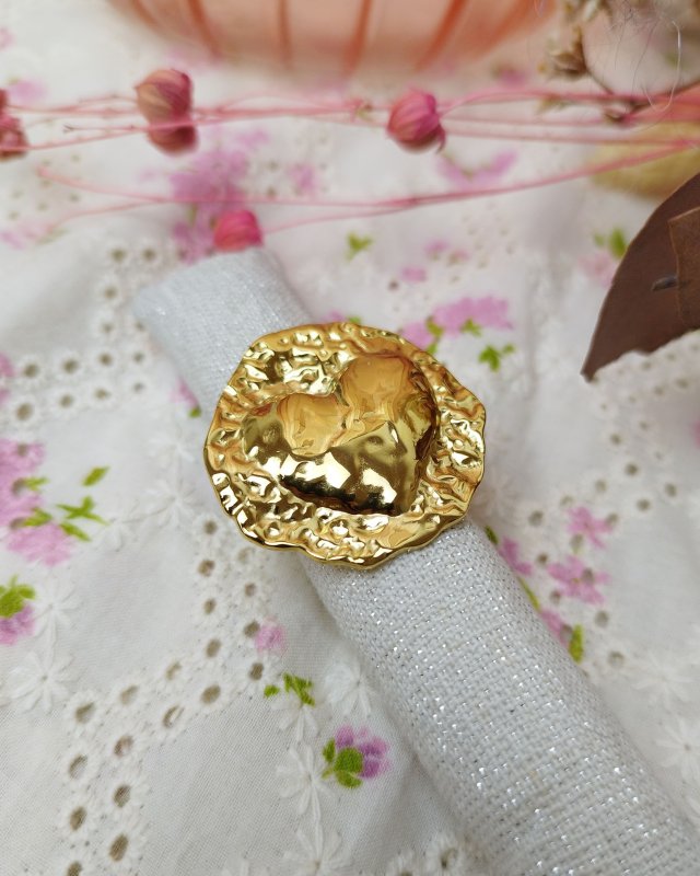 Grosse bague ronde martelée...