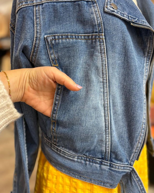 Veste courte en jean style perfecto