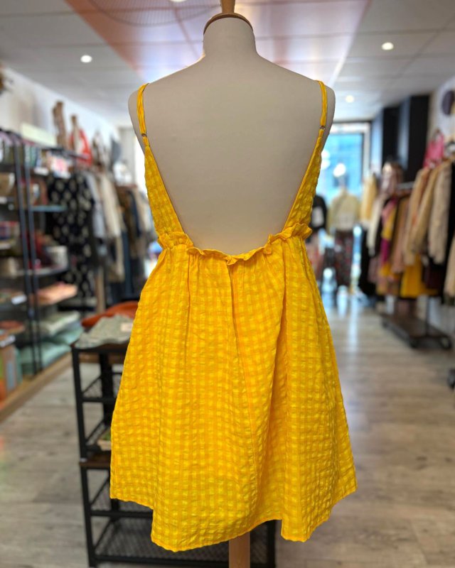 Robe courte à bretelles en tissu vichy jaune