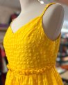 Robe courte à bretelles en tissu vichy jaune