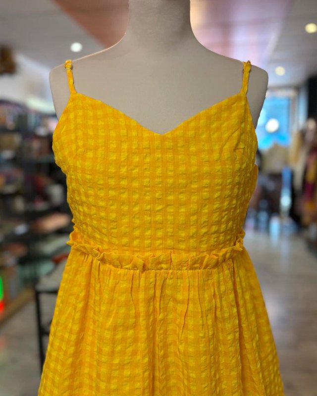 Robe courte à bretelles en tissu vichy jaune