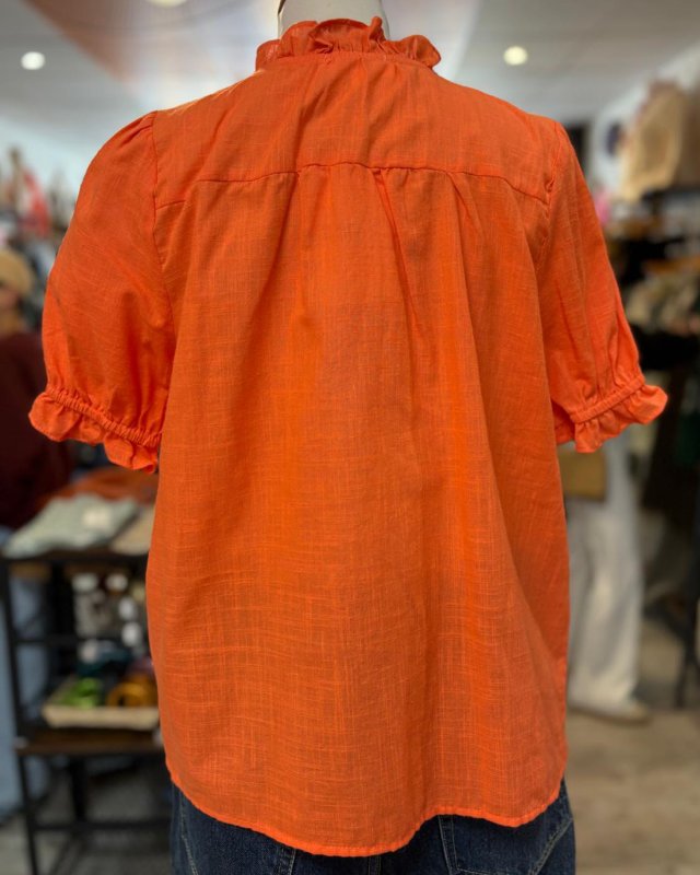 Chemisier corail avec de jolies broderies