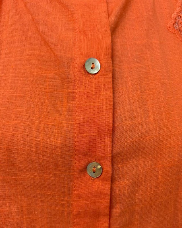 Chemisier corail avec de jolies broderies