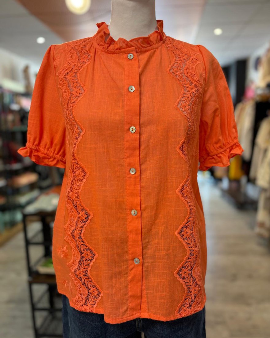 Chemisier corail avec de jolies broderies