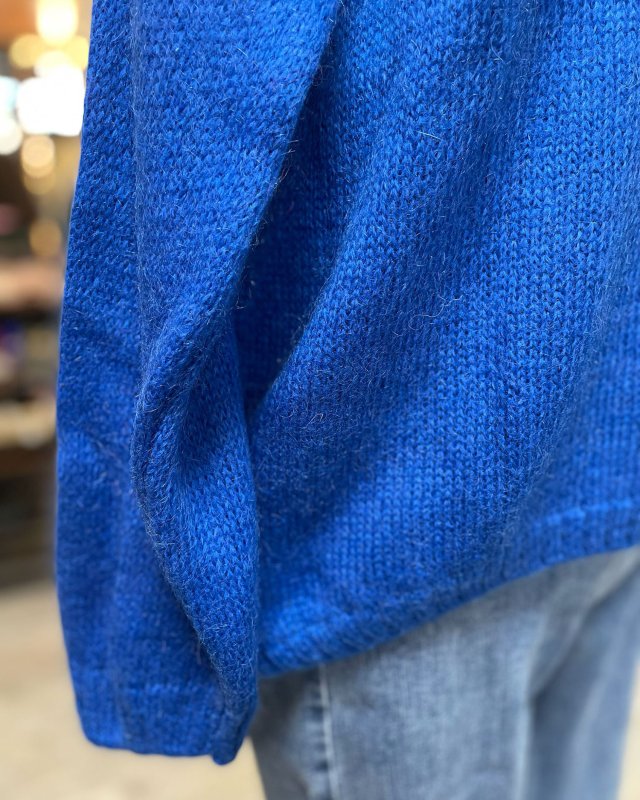 Pull loose à col bateau et finitions côtelés