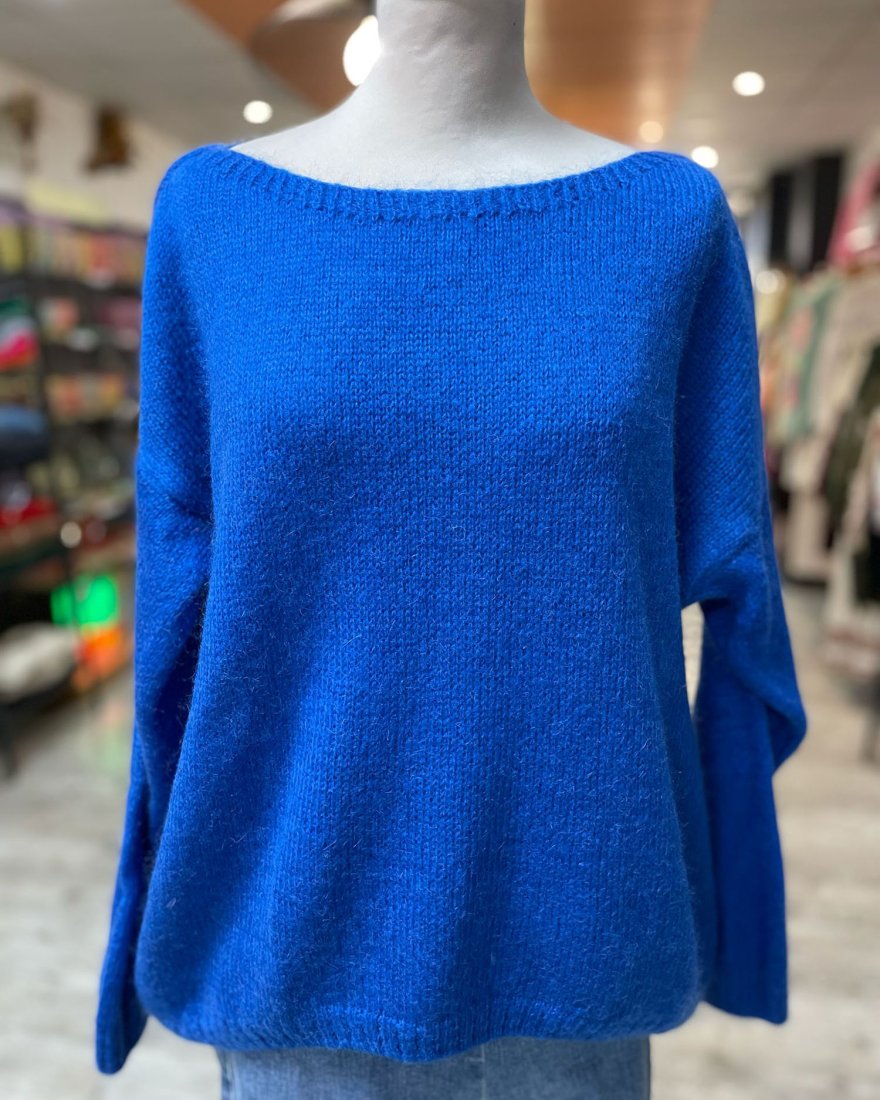 Pull loose à col bateau et finitions côtelés