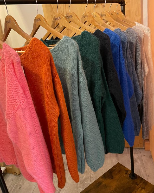 Pull loose à col bateau et...