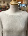 Pull loose à col bateau et finitions côtelés